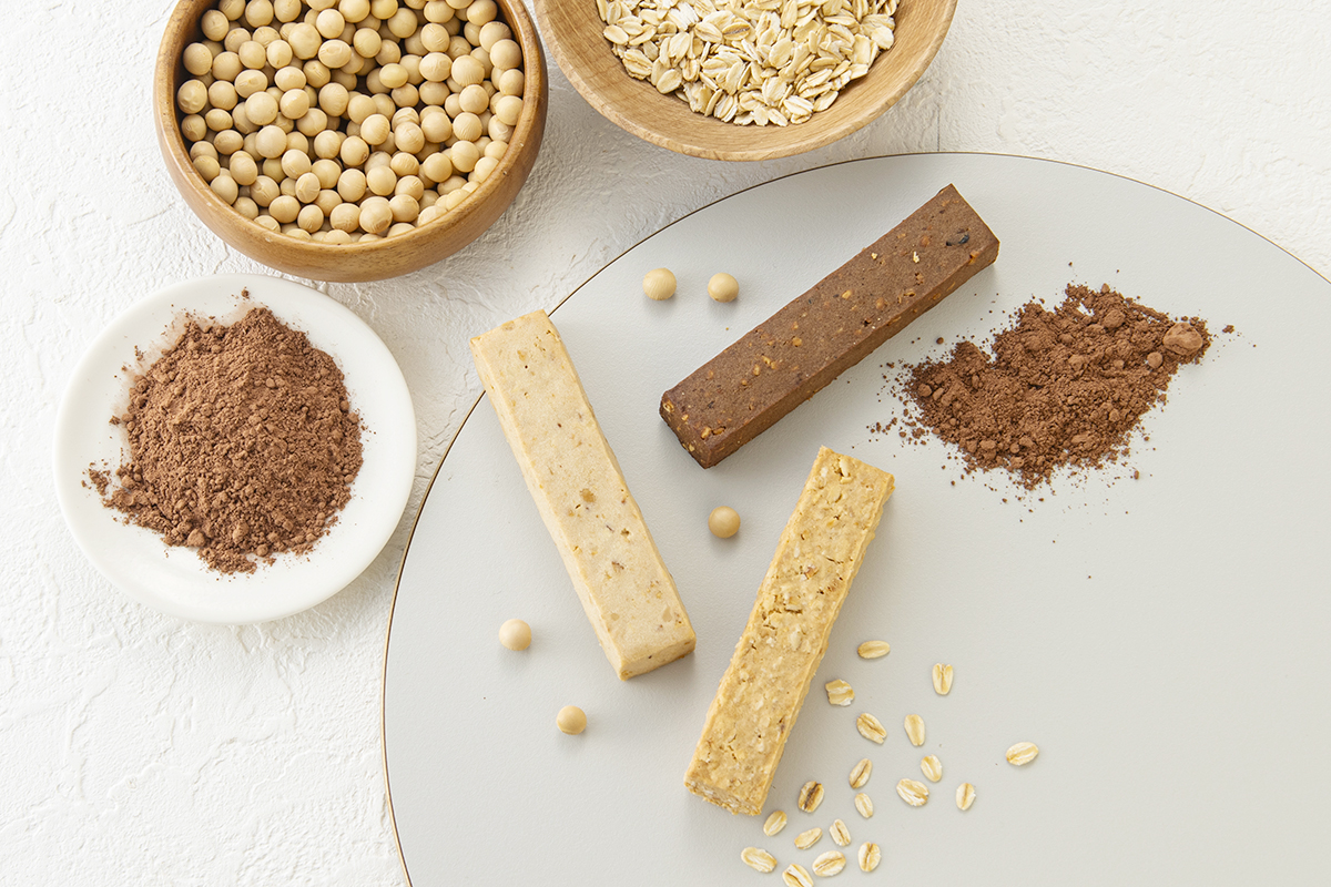小麦不使用のオーツ麦が新発売! 植物性素材だけで作った「オーサワのVEGAN PROTEIN BAR」