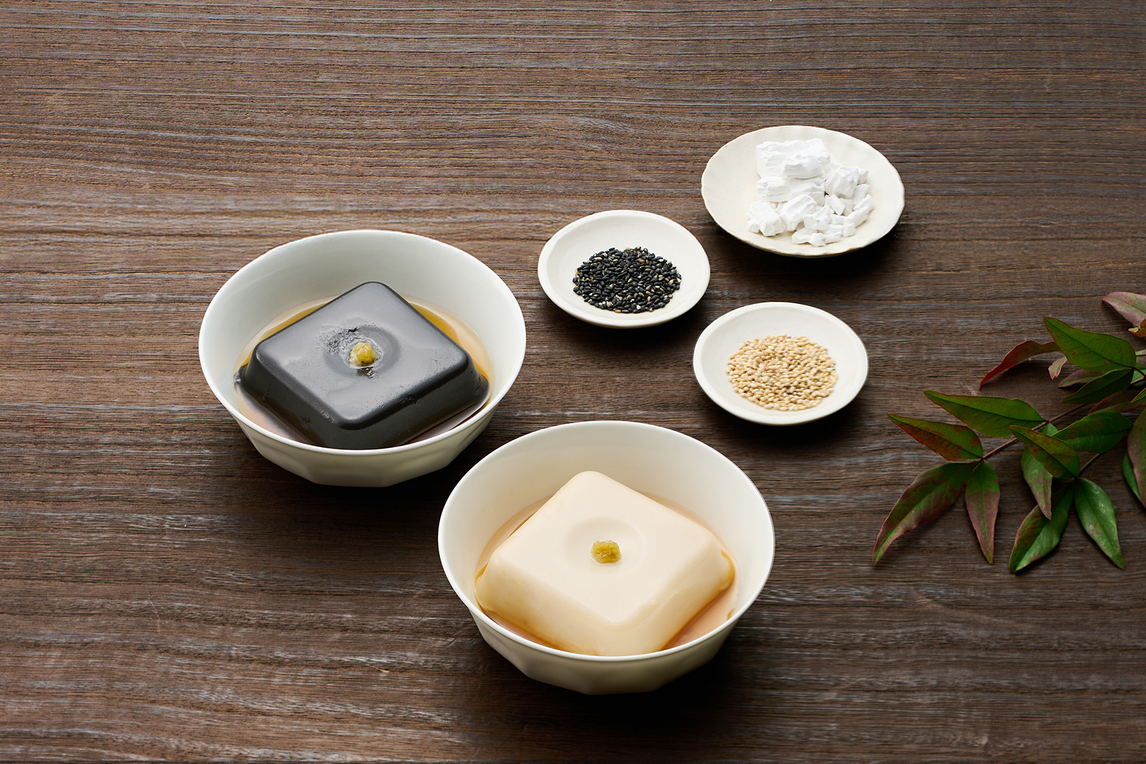 香り高い練り胡麻と本葛粉のみでつくられる　「オーサワの胡麻豆腐（白・黒）」