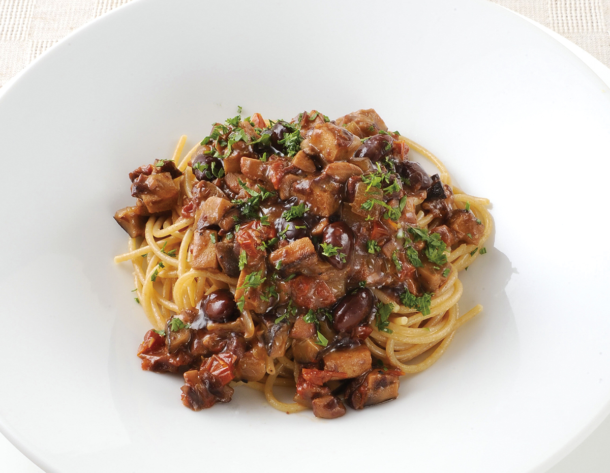 高野豆腐と黒豆ラグーのスパゲッティ ドライトマト風味(主菜)