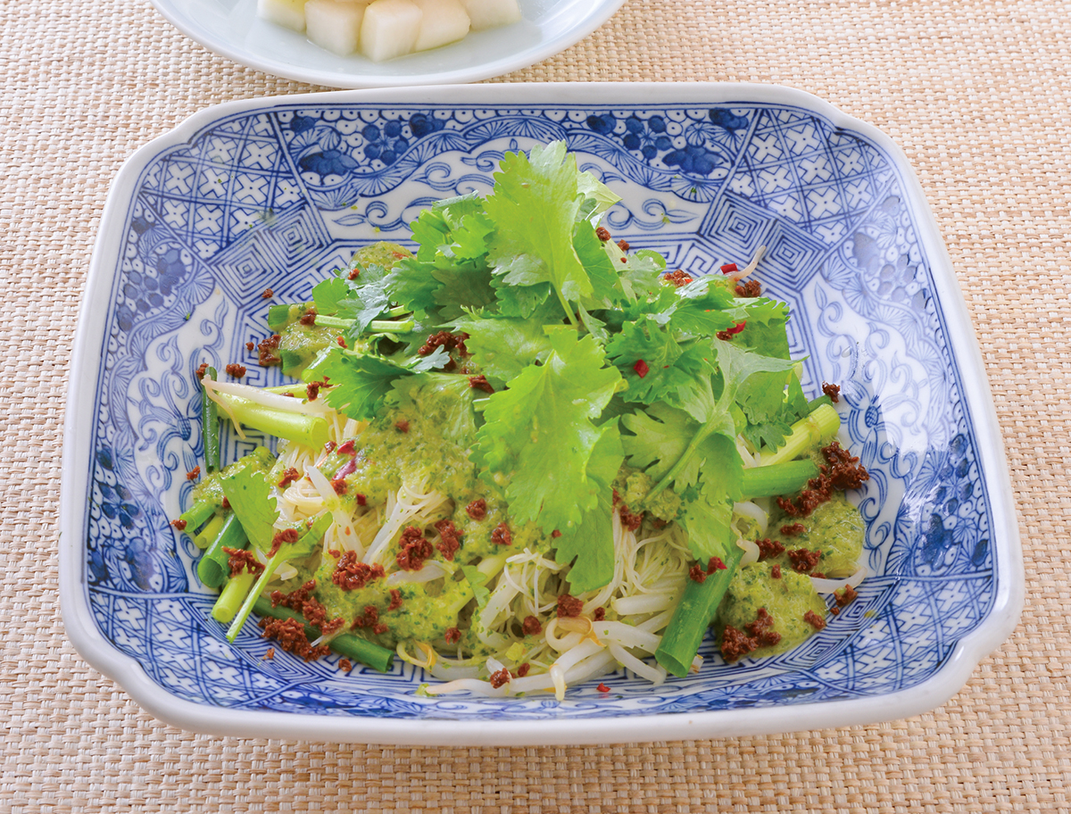 パクチーグリーンソースの汁なし和えそば(主菜)