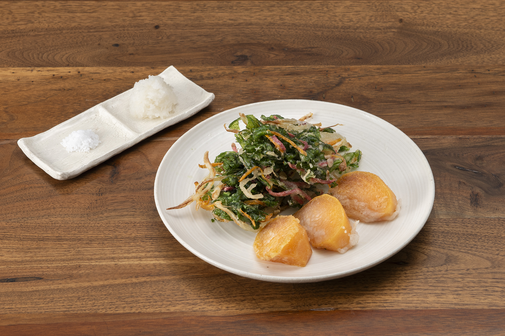 米粉でつくる春菊のかき揚げと柿の天ぷら