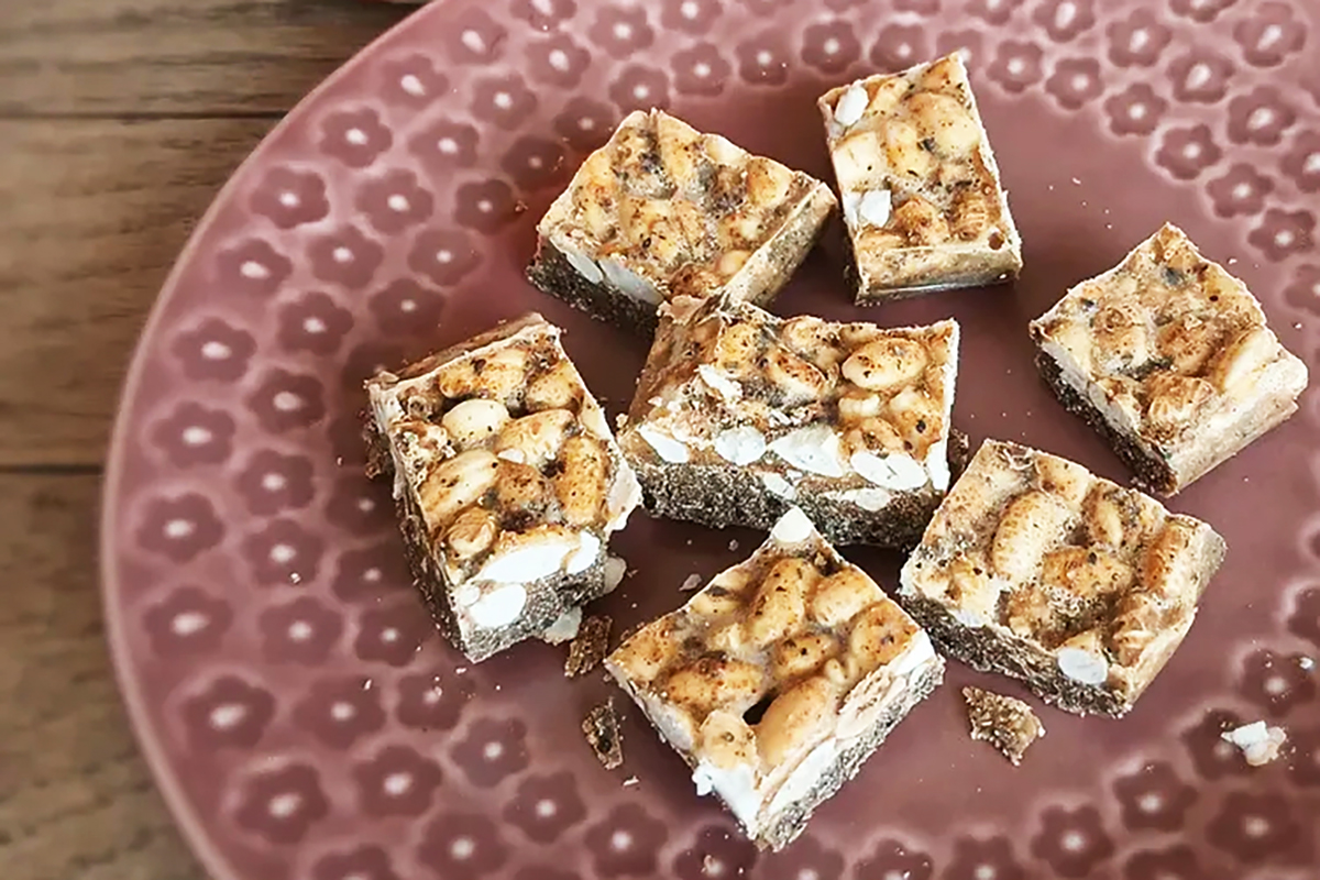 シリアル入り黒ごまきな粉チョコ