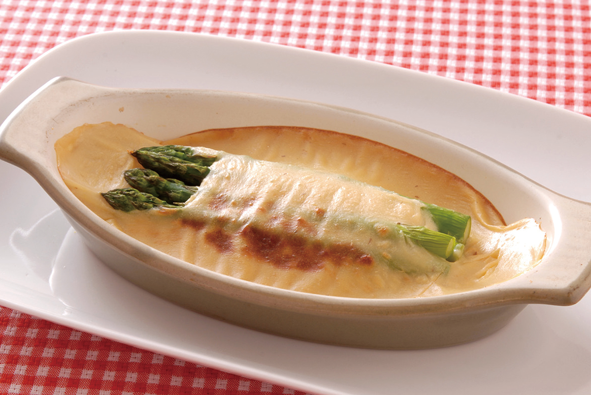 アスパラガスの味噌クリームグラタン