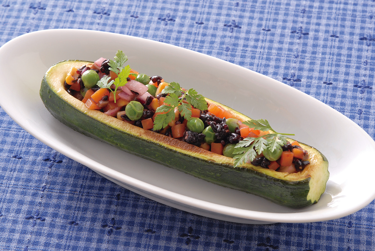 ズッキーニのファルス 黒米のサラダ