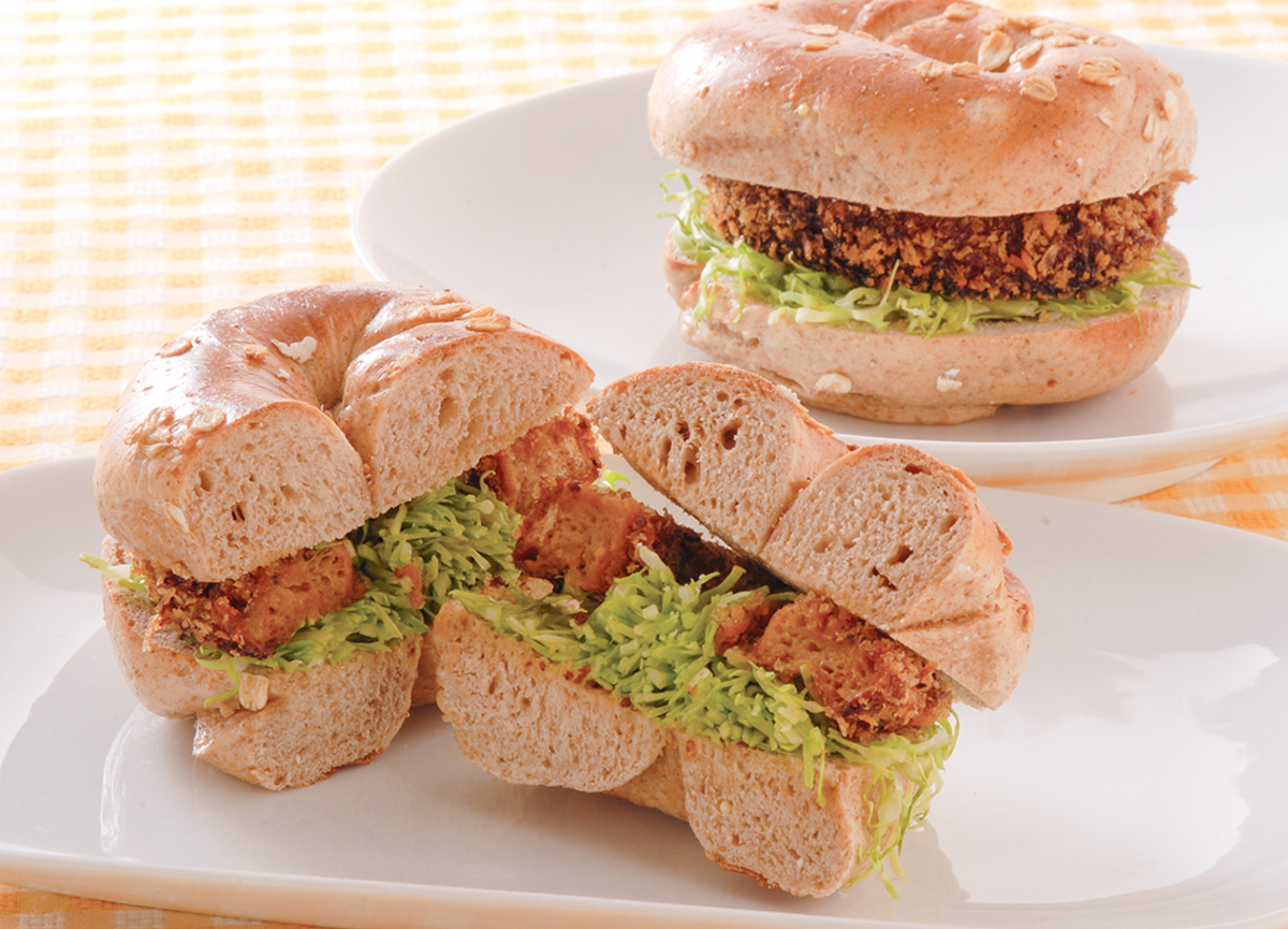 車麩のディアブル風のベーグルサンド