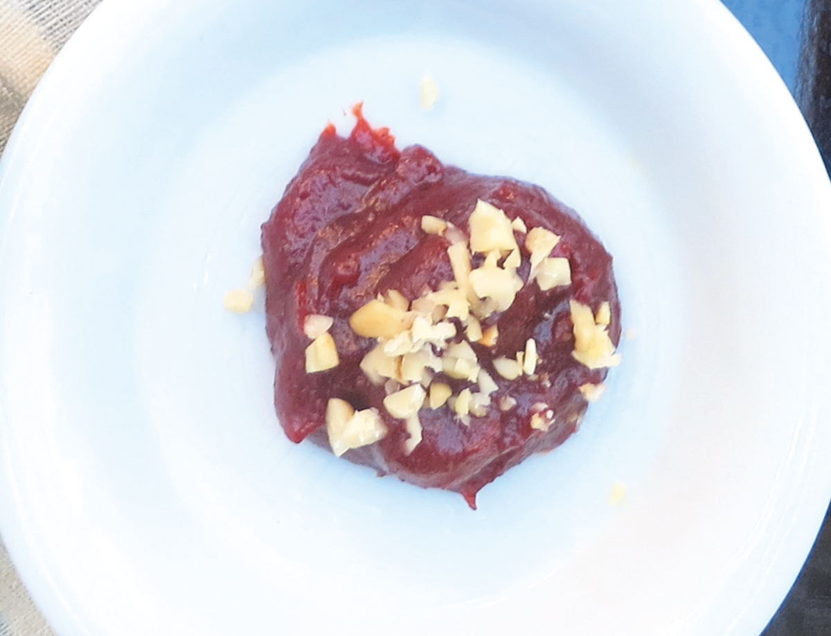 コチュジャン松の実和え