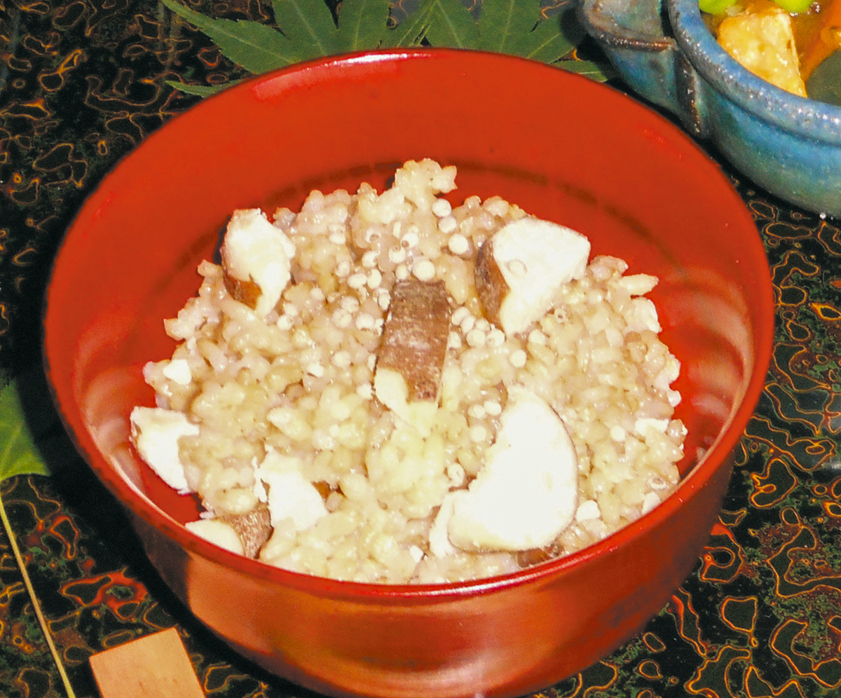 じゅねとほど芋の玄米ごはん（津軽精進料理）