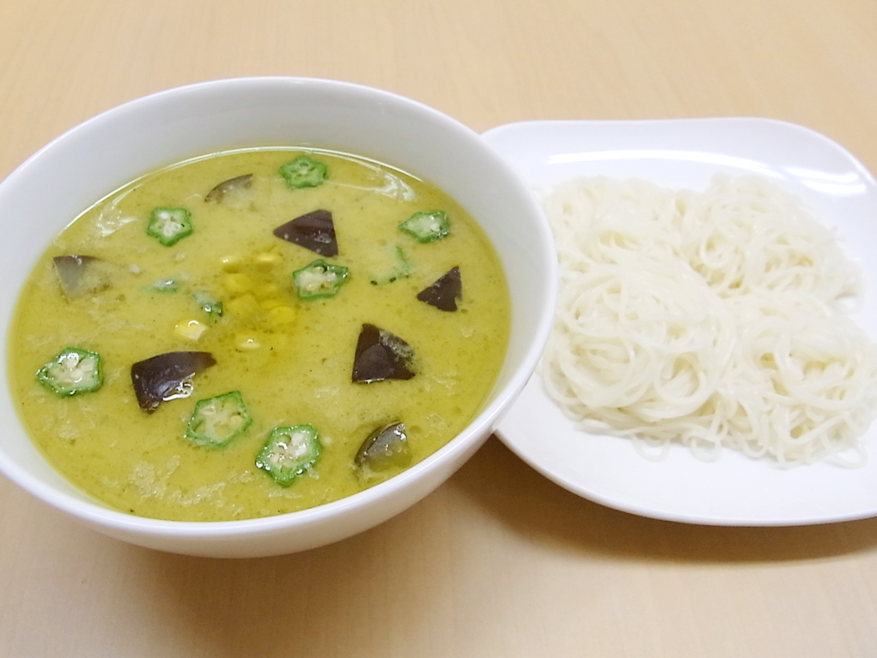 夏野菜グリーンカレーつけめん風